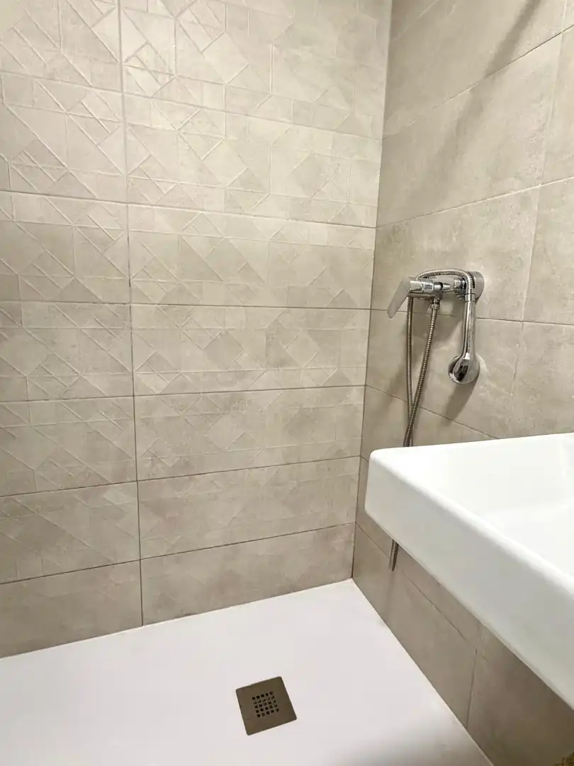 Badezimmer von Wohnung zur Miete in Fuengirola mit Klimaanlage, Terrasse und Möbliert