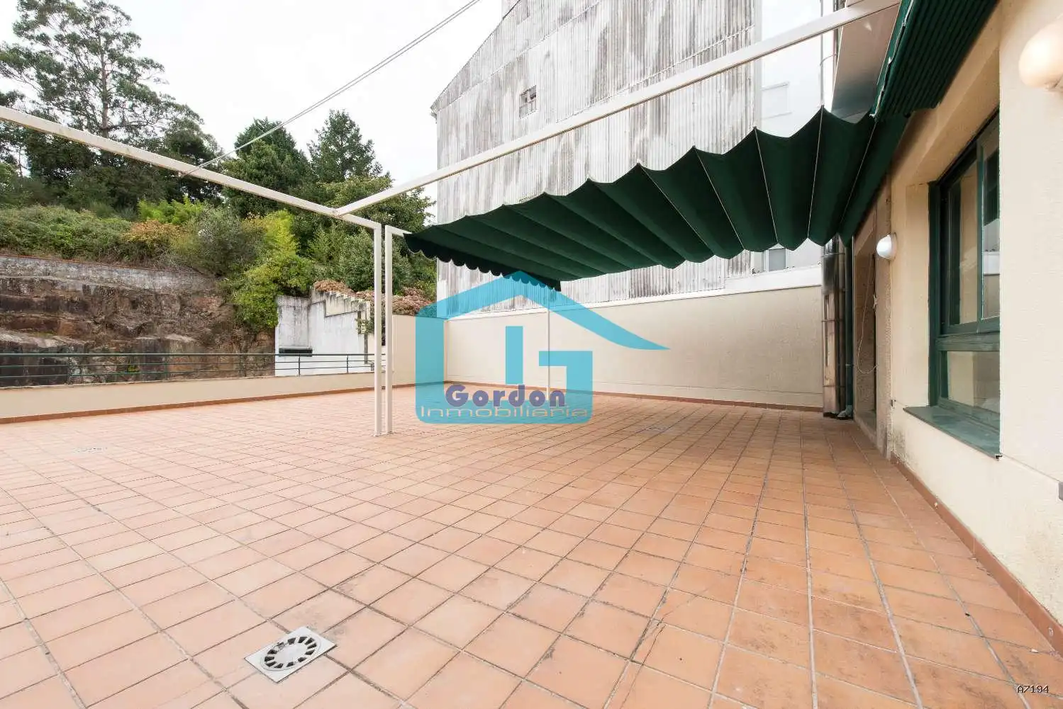Jardín de Piso en venta en O Grove   con Calefacción, Terraza y Piscina