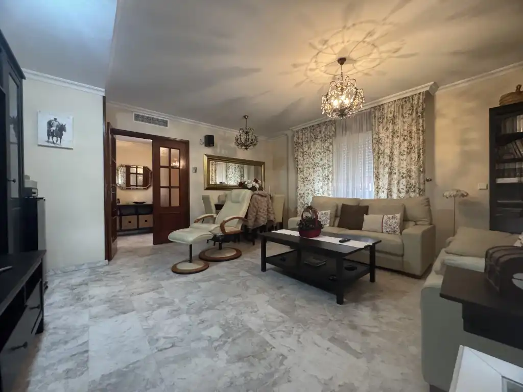Wohnzimmer von Haus oder Chalet zum Verkauf in Algeciras mit Ofen und Waschmaschine