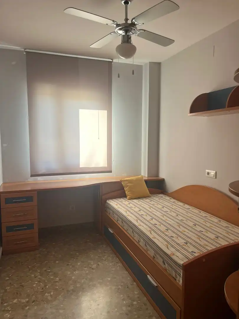 Habitación de Piso en venta en Vélez-Málaga con Aire acondicionado, Terraza y Piscina comunitaria