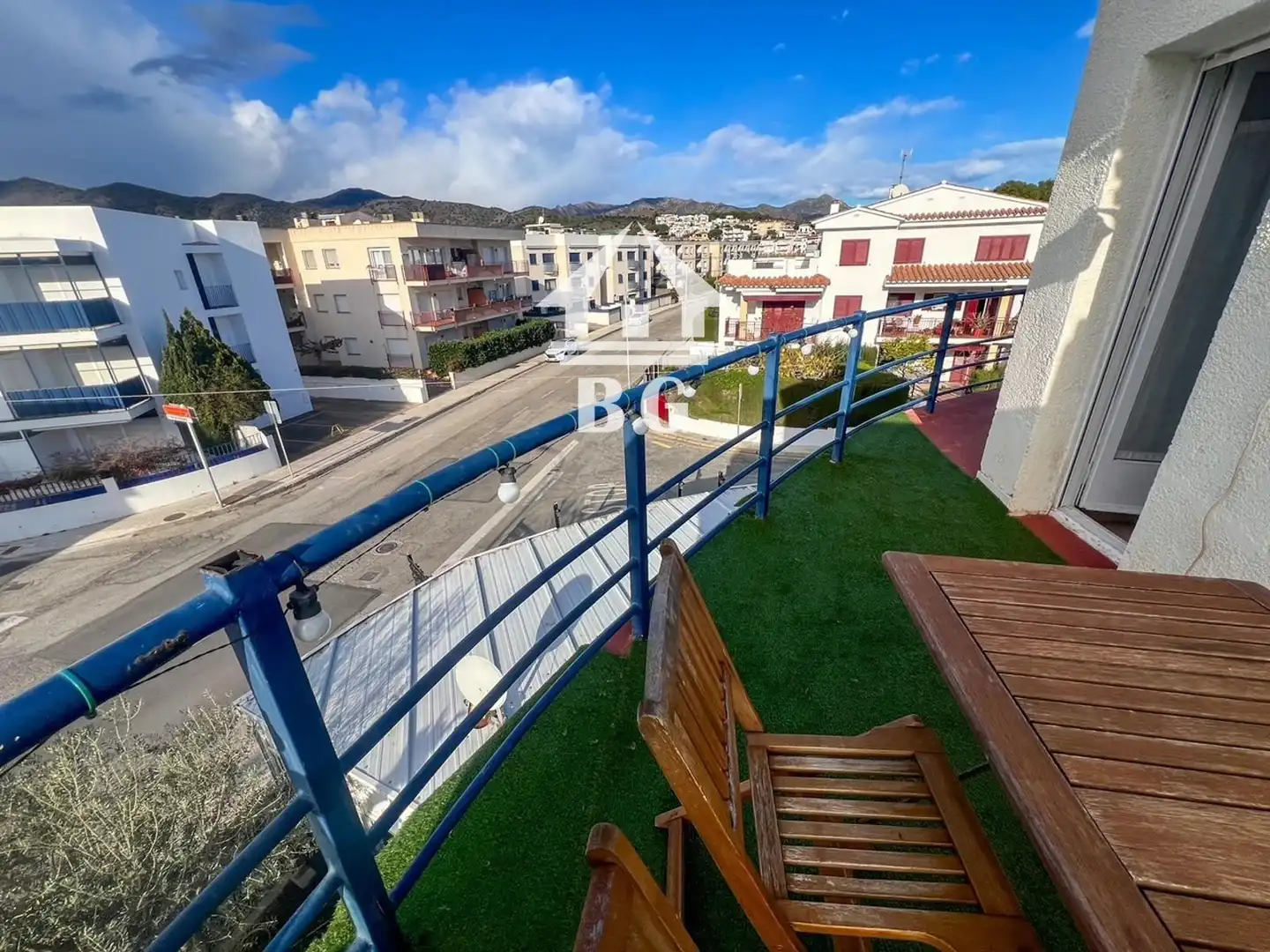 Außenansicht von Einfamilien-Reihenhaus zum Verkauf in Llançà mit Klimaanlage, Heizung und Privatgarten