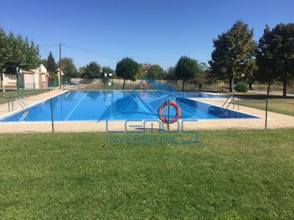 Piscina de Casa o xalet en venda en Rioja amb Piscina comunitària