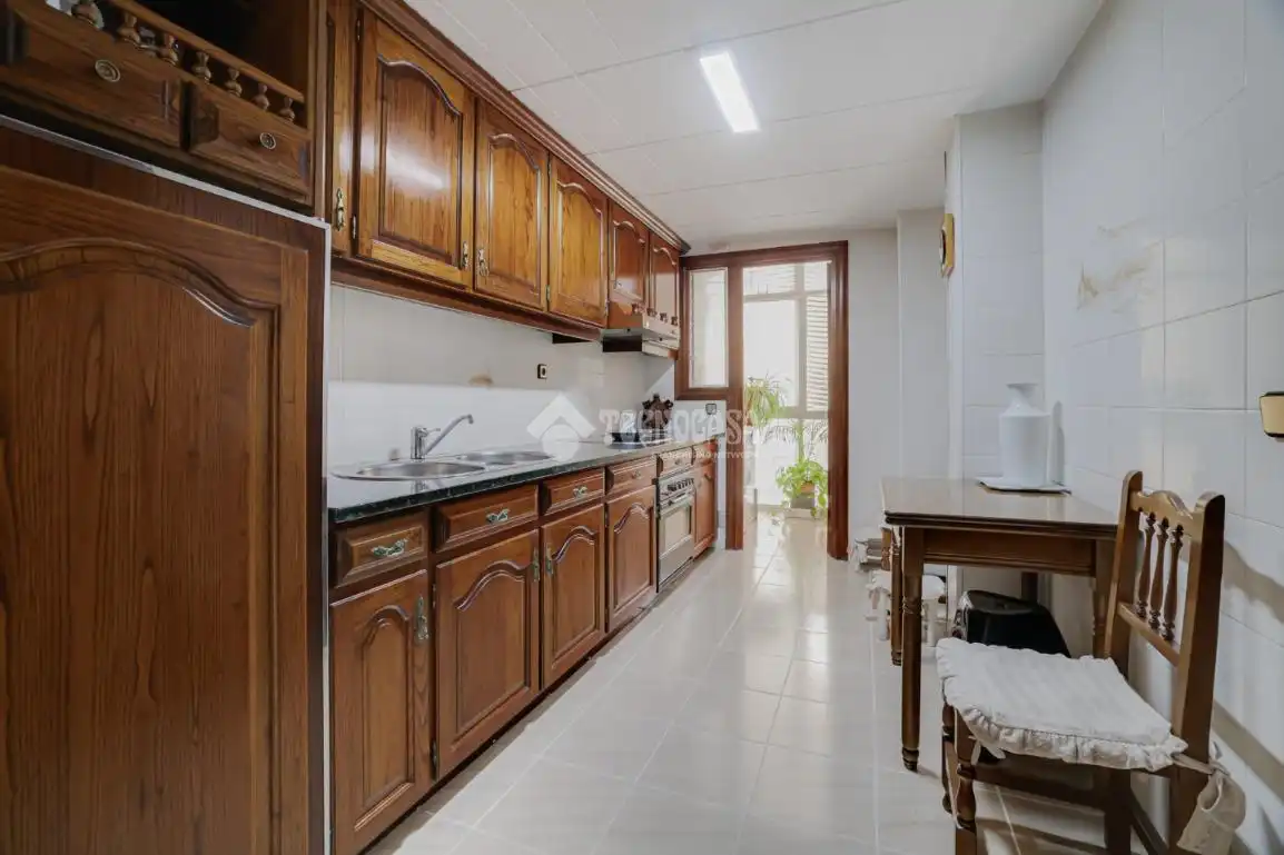 Cocina de Piso en venta en Montcada i Reixac con Balcón
