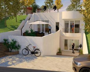 Vista exterior de Casa o xalet en venda en Estepona amb Calefacció, Jardí privat i Terrassa