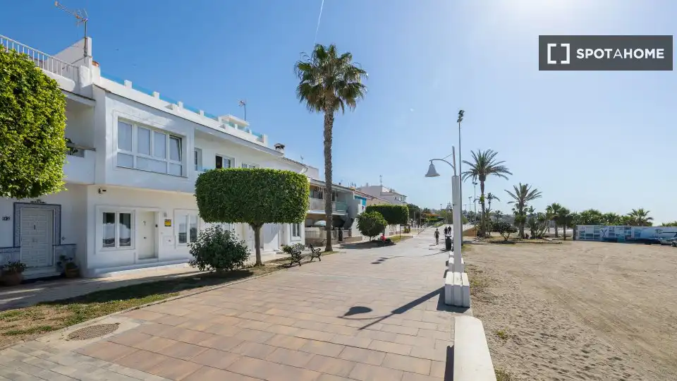 Exterior view of Apartments for share in Rincón de la Victoria  with Air Conditioner, Terrace and Furnished