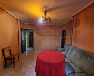 Living room of Flat for sale in Salamanca Capital  with Balcony