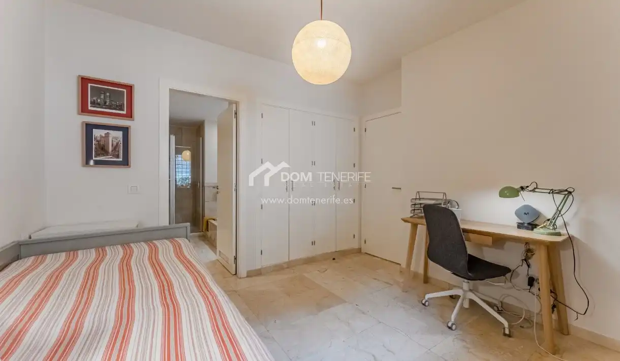 Habitación de Piso en venta en Arona con Aire acondicionado, Terraza y Piscina