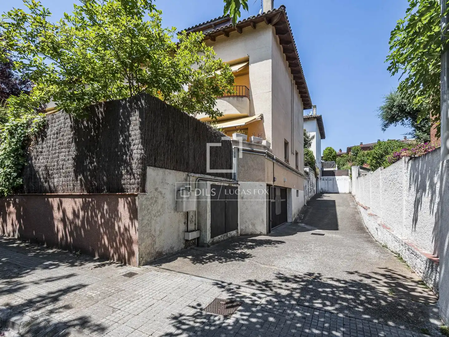 Vista exterior de Casa o xalet en venda en Sant Cugat del Vallès amb Aire condicionat, Calefacció i Jardí privat