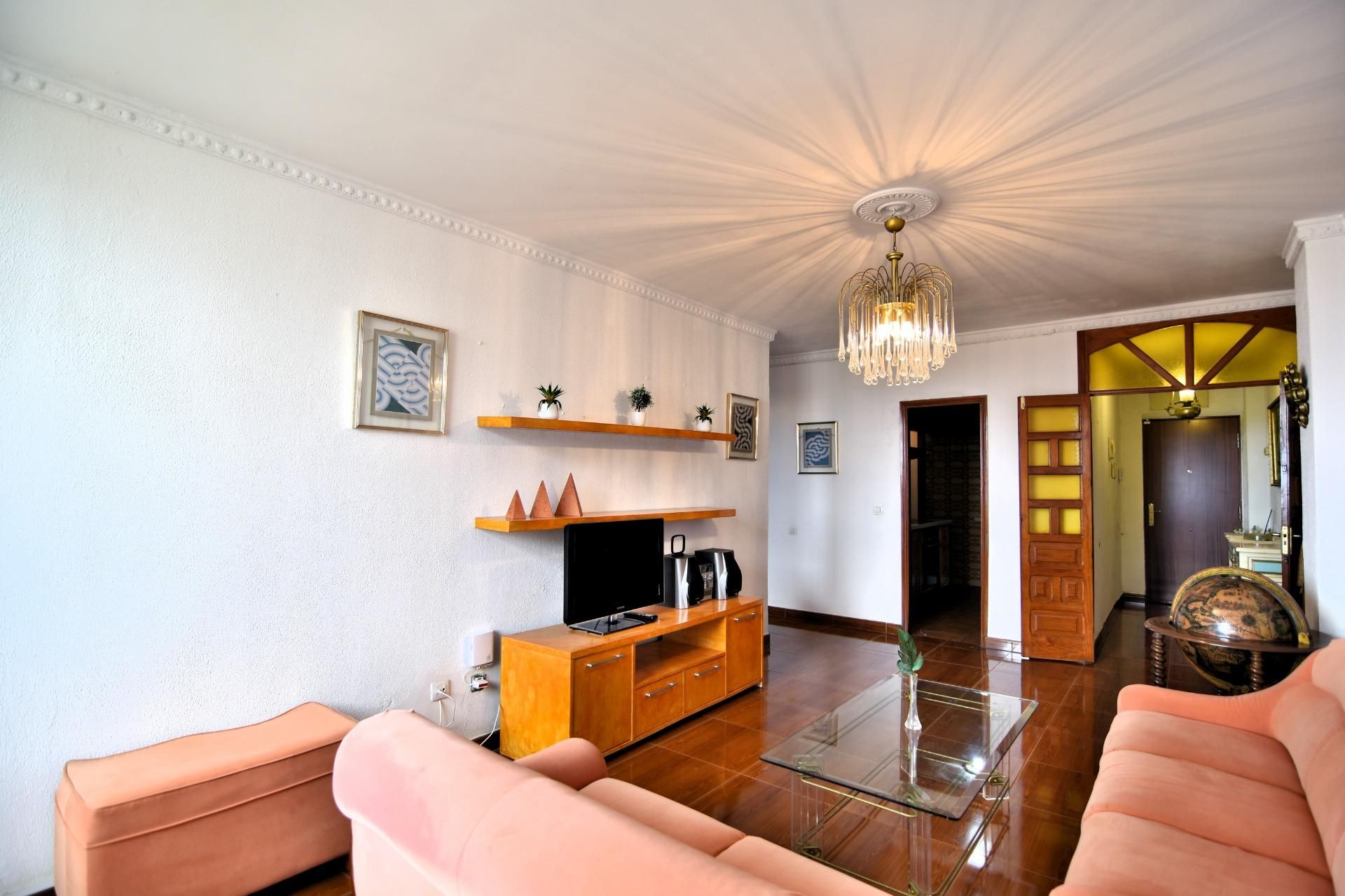 Sala de estar de Piso en venta en Las Palmas de Gran Canaria con Balcón