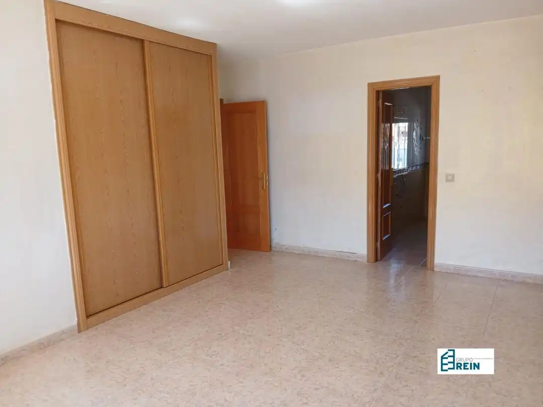 Dormitori de Casa adosada en venda en Esquivias amb Calefacció, Terrassa i Piscina