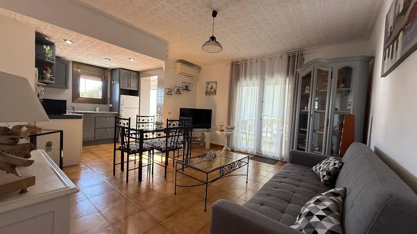 Sala de estar de Apartamento en venta en Empuriabrava con Aire acondicionado, Terraza y Amueblado