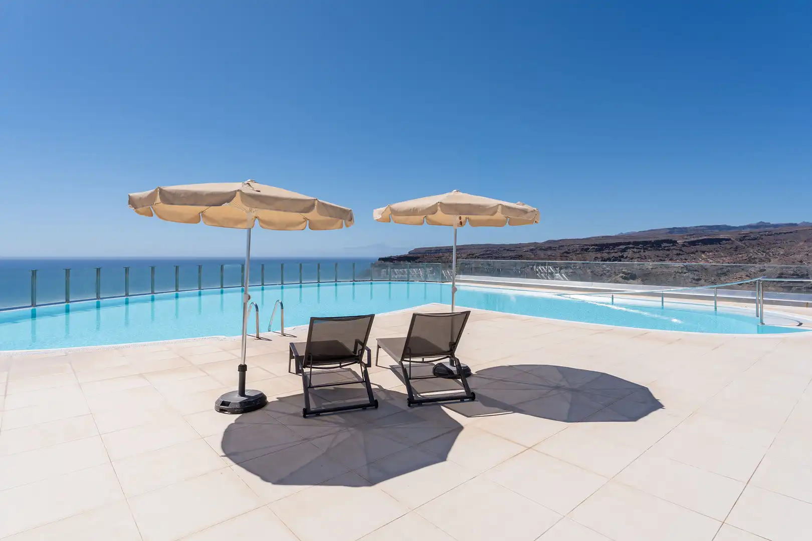 Piscina de Dúplex en venta en Mogán con Aire acondicionado, Calefacción y Terraza