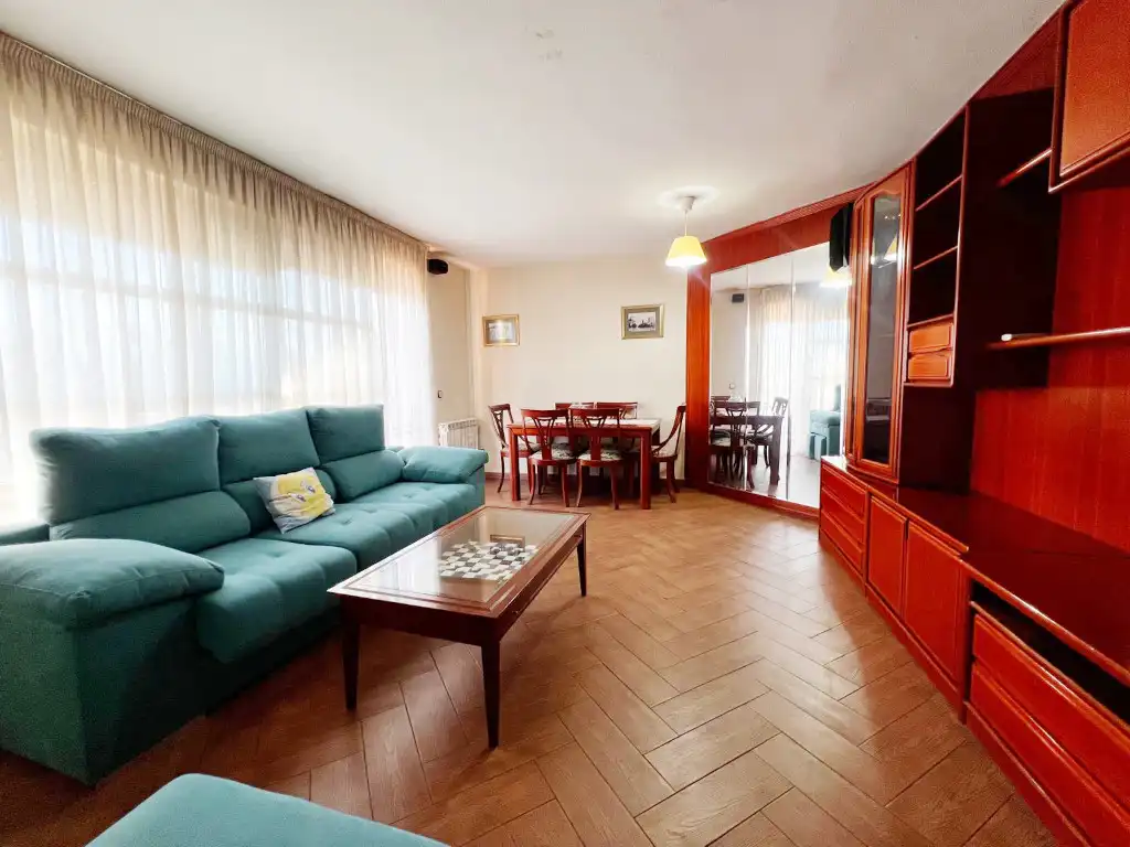 Sala d'estar de Pis en venda en Ensanche