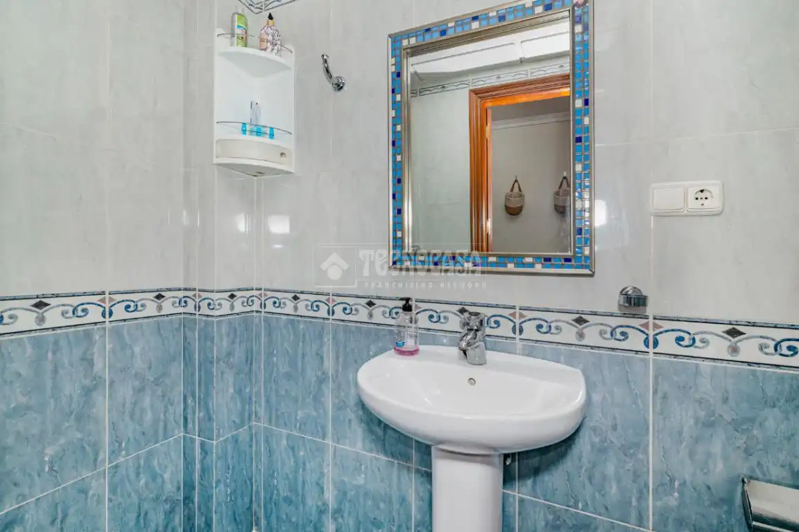 Bany de Casa o xalet en venda en Lucena amb Aire condicionat, Jardí privat i Moblat