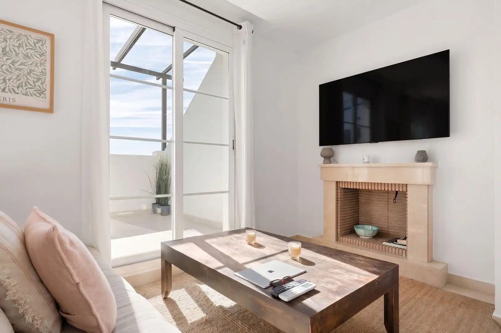 Wohnzimmer von Dachboden zum Verkauf in Marbella mit Klimaanlage, Terrasse und Abstellraum
