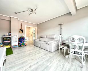 Sala d'estar de Pis en venda en Arrigorriaga amb Terrassa i Balcó