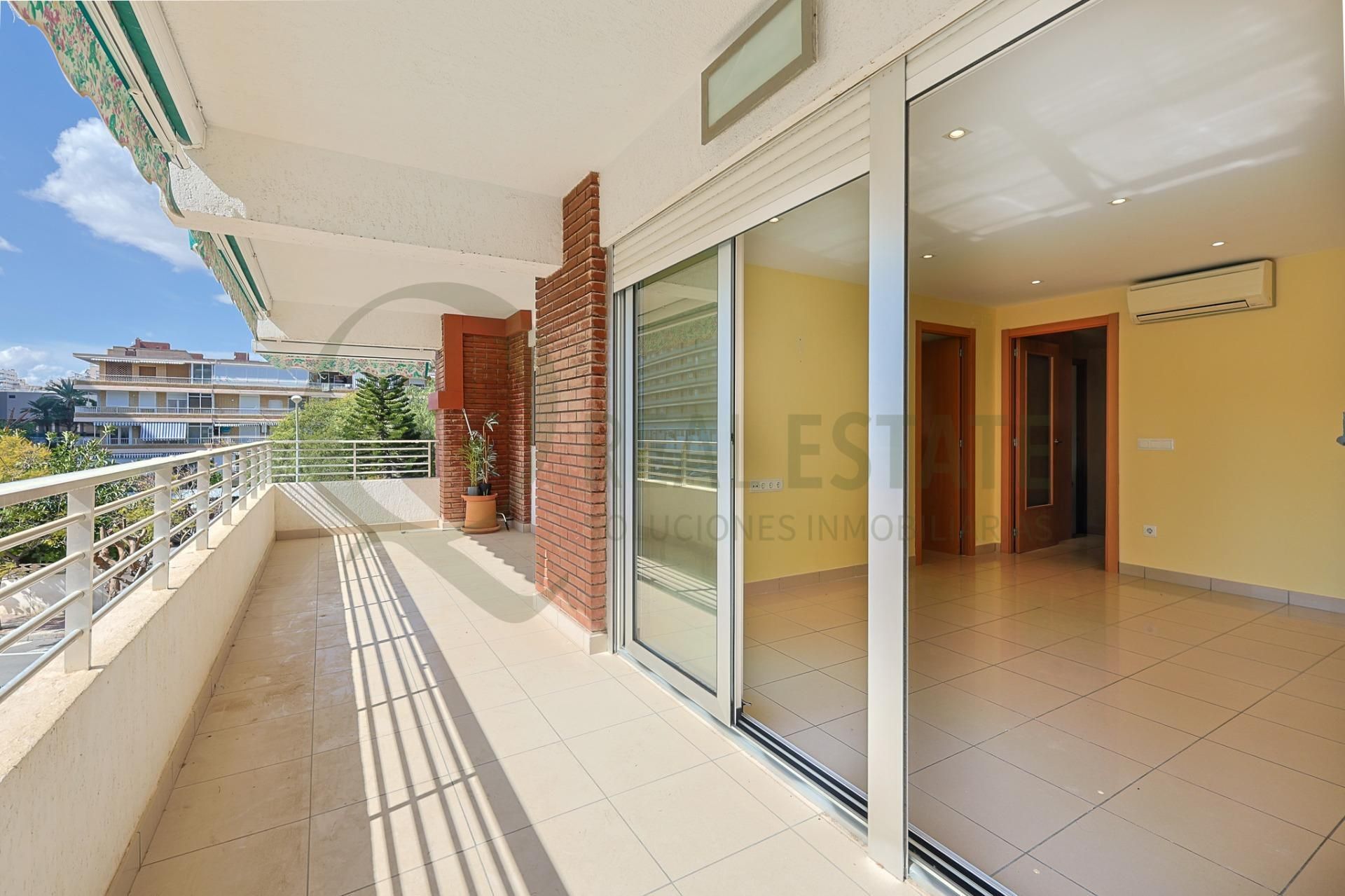 Terraza de Piso en venta en Alicante / Alacant con Jardín privado, Terraza y Piscina comunitaria