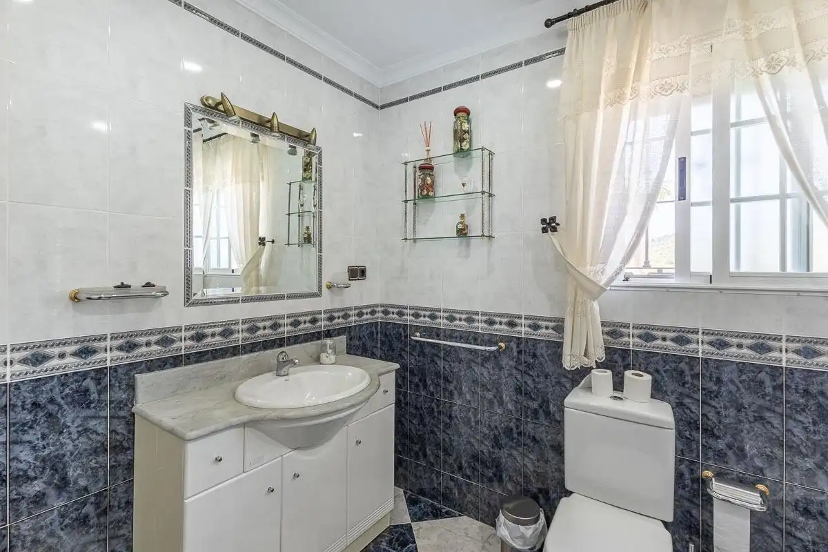 Baño de Casa o chalet en venta en Ítrabo con Calefacción, Jardín privado y Terraza