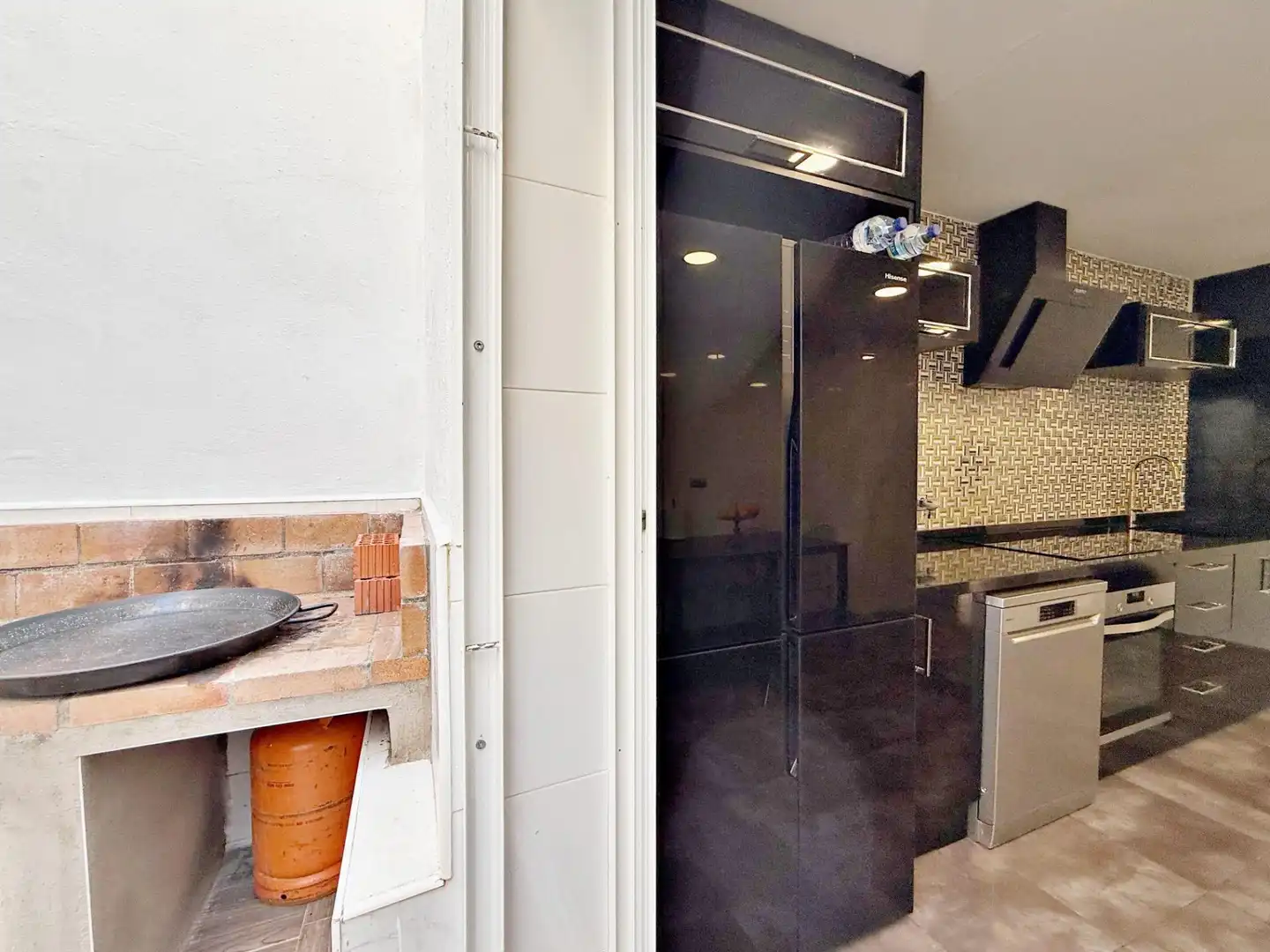 Cuina de Casa adosada en venda en Torrent amb Aire condicionat, Calefacció i Jardí privat