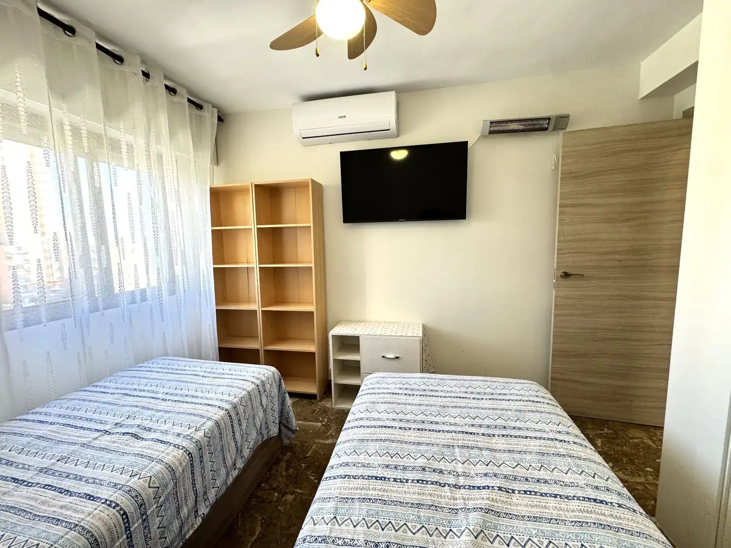 Schlafzimmer von Wohnungen zur Miete in Benidorm mit Klimaanlage, Heizung und Terrasse