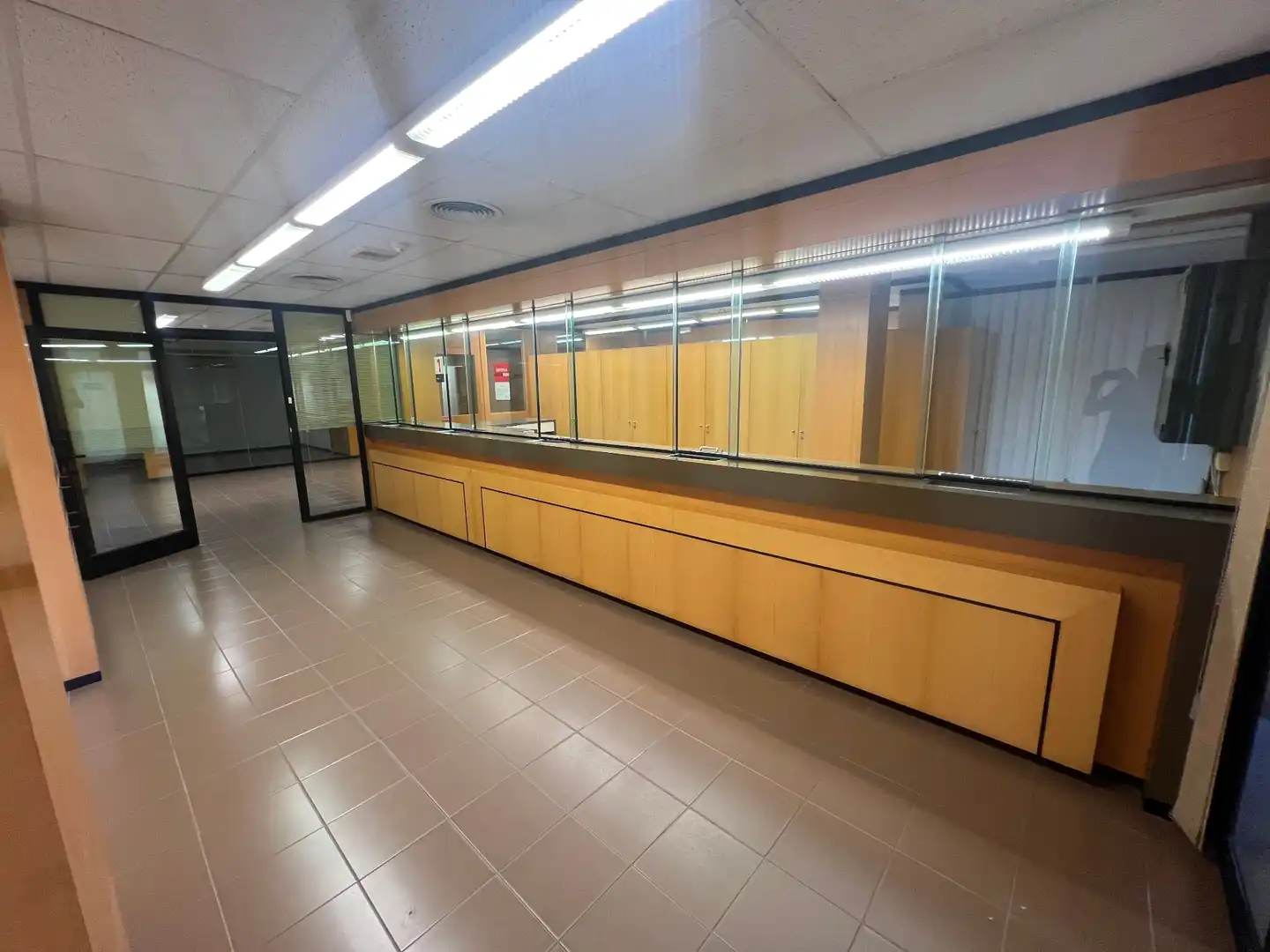Commercial properties for rent in Cervera  with Air Conditioner, Heating and Furnished