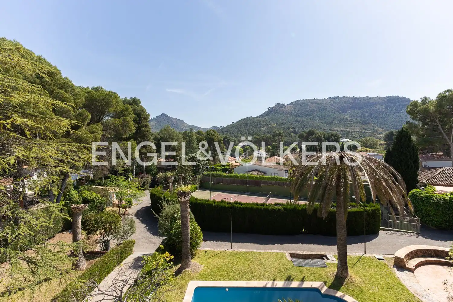 Vista exterior de Casa o xalet en venda en Náquera amb Calefacció, Jardí privat i Terrassa