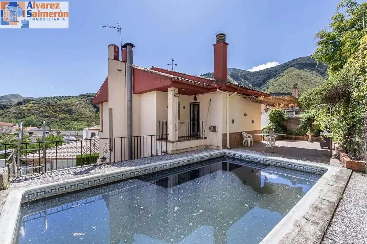 Villa mit Pool zum Verkauf in Calle Brasil