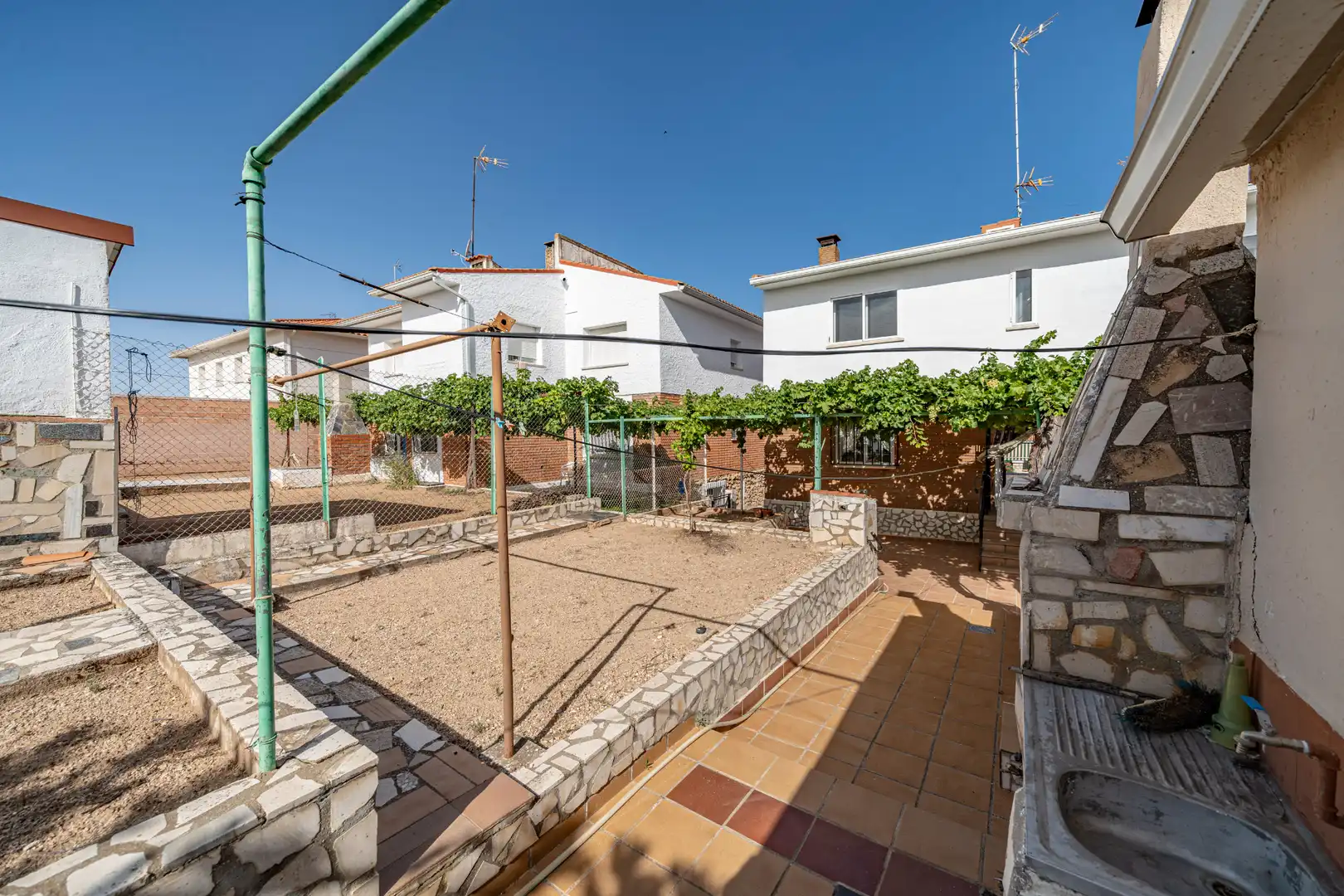 Casa aparellada amb jardí en venda a Calle de San José, imagen 58