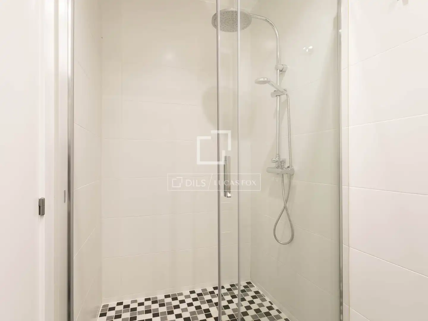 Bathroom of Flat for sale in Barcelona  with Air Conditioner, Terrace and Furnished