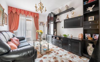 Living room of Flat for sale in  Madrid Capital  with Heating and Furnished