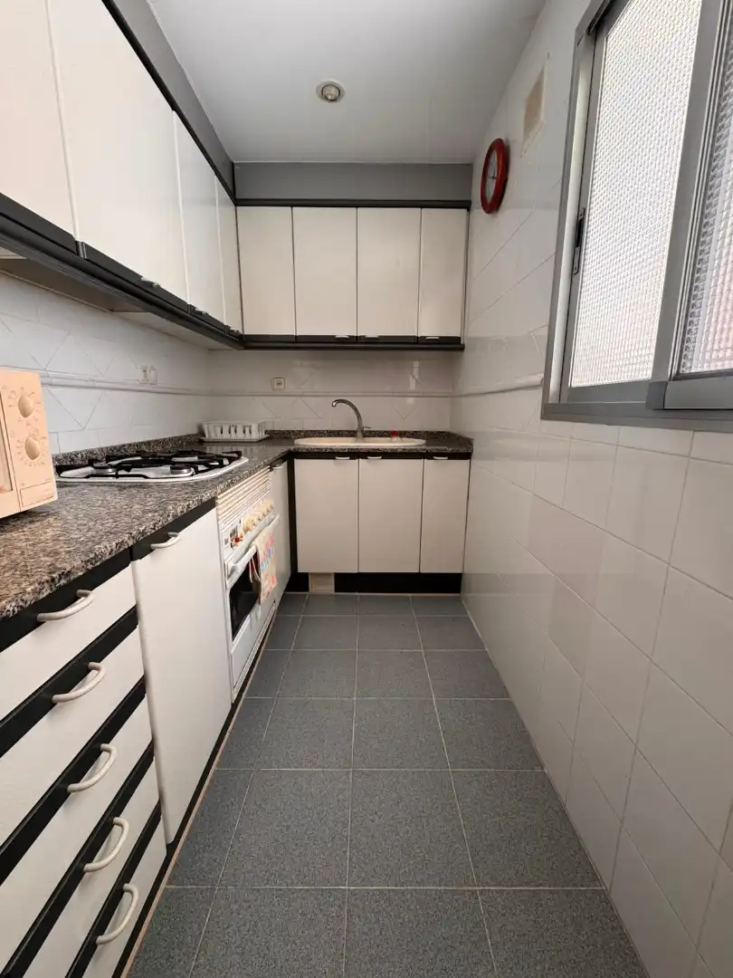 Cuina de Pis de lloguer en Valencia amb Aire condicionat, Moblat i Forn