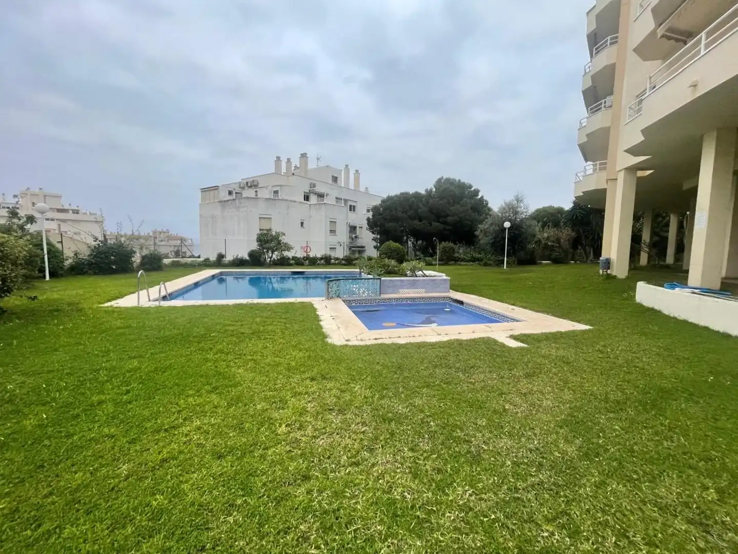 Piscina de Piso en venta en Torremolinos con Jardín privado, Terraza y Piscina comunitaria