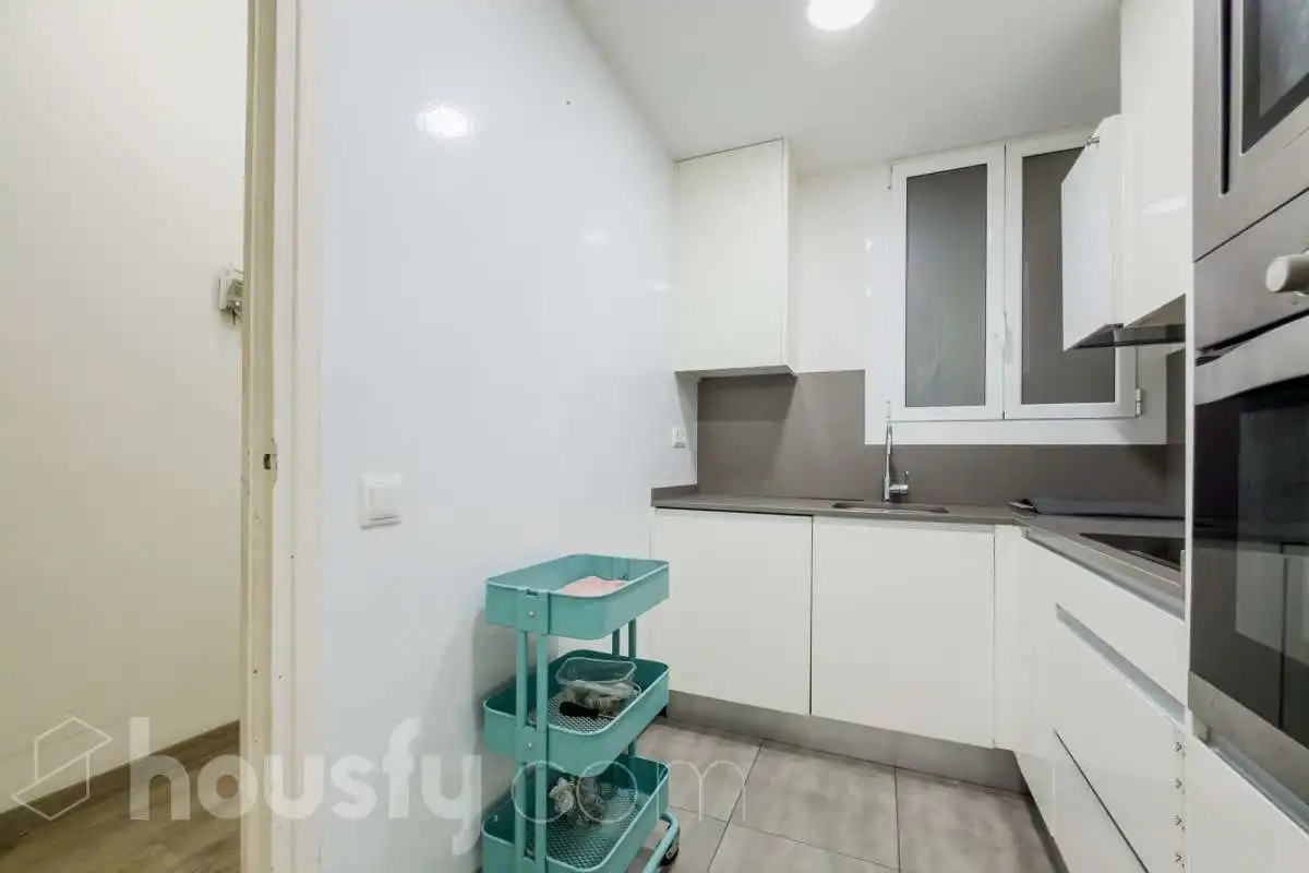 Kitchen of Flat for sale in Barcelona  with Heating, Terrace and Furnished