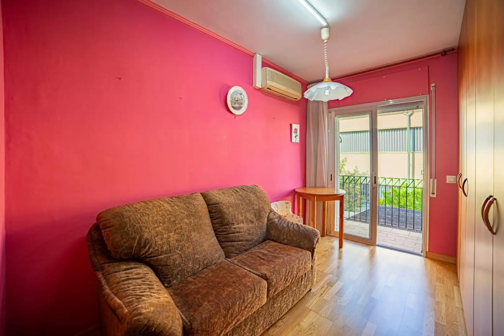 Wohnzimmer von Einfamilien-Reihenhaus zum Verkauf in Girona mit Terrasse und Alarm