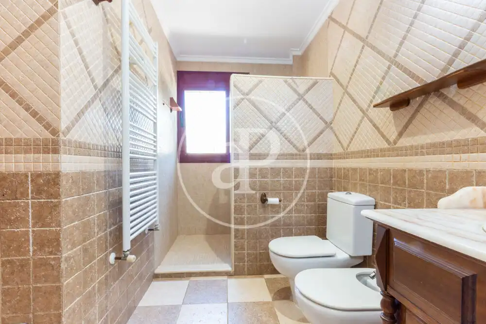 Baño de Casa o chalet en venta en Sagunto / Sagunt con Aire acondicionado, Calefacción y Jardín privado