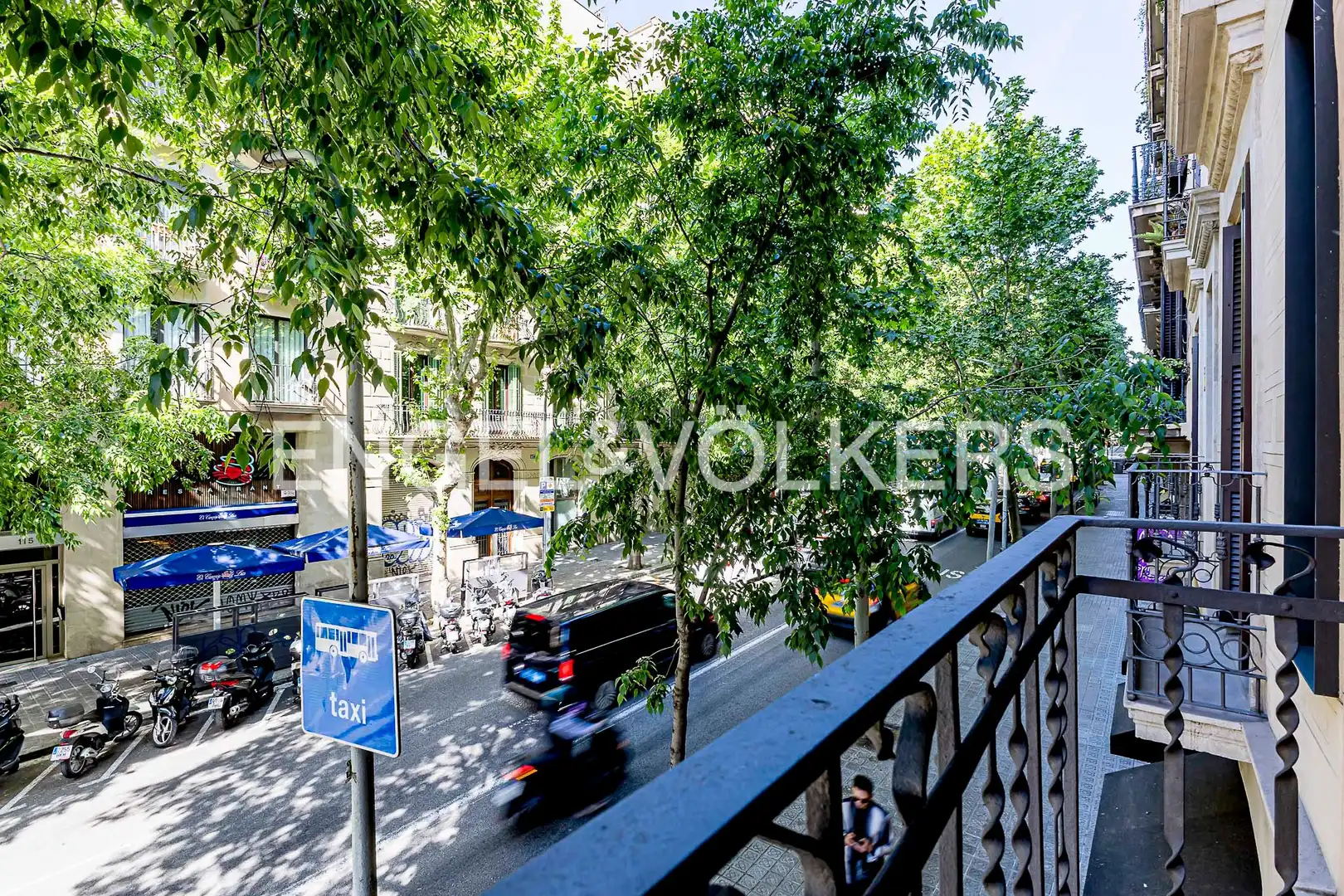 Exterior view of Flat for sale in Barcelona  with Air Conditioner, Heating and Swimming Pool