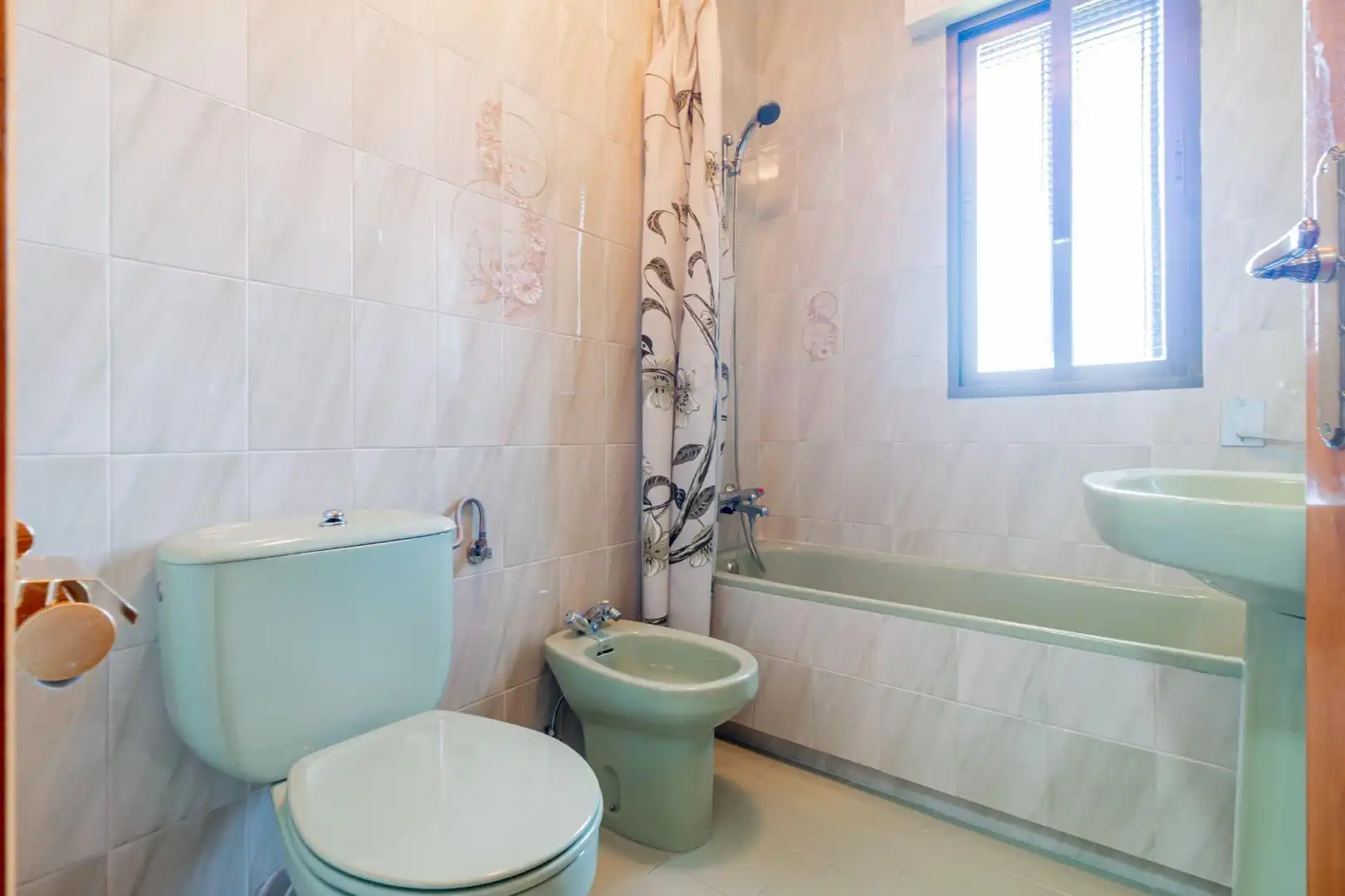 Bany de Casa o xalet en venda en Las Rozas de Madrid amb Calefacció, Jardí privat i Parquet