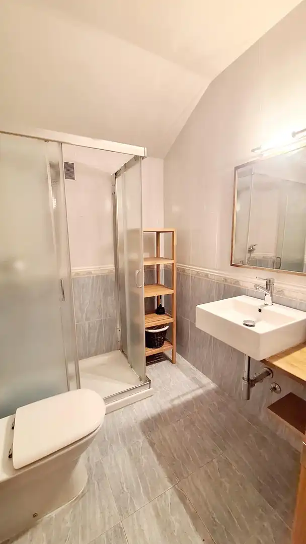 Baño de Piso en venta en Ponferrada con Calefacción, Trastero y Balcón