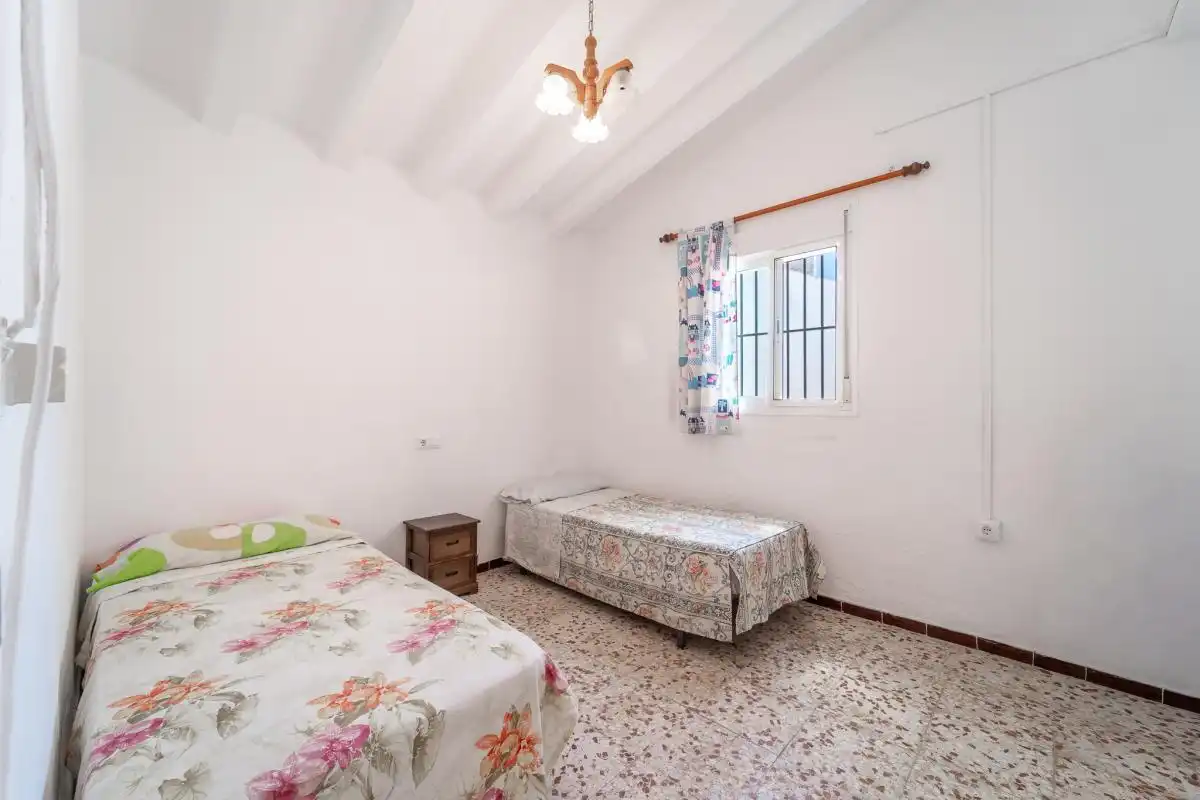 Habitación de Casa adosada en venta en Frigiliana con Aire acondicionado, Calefacción y Jardín privado
