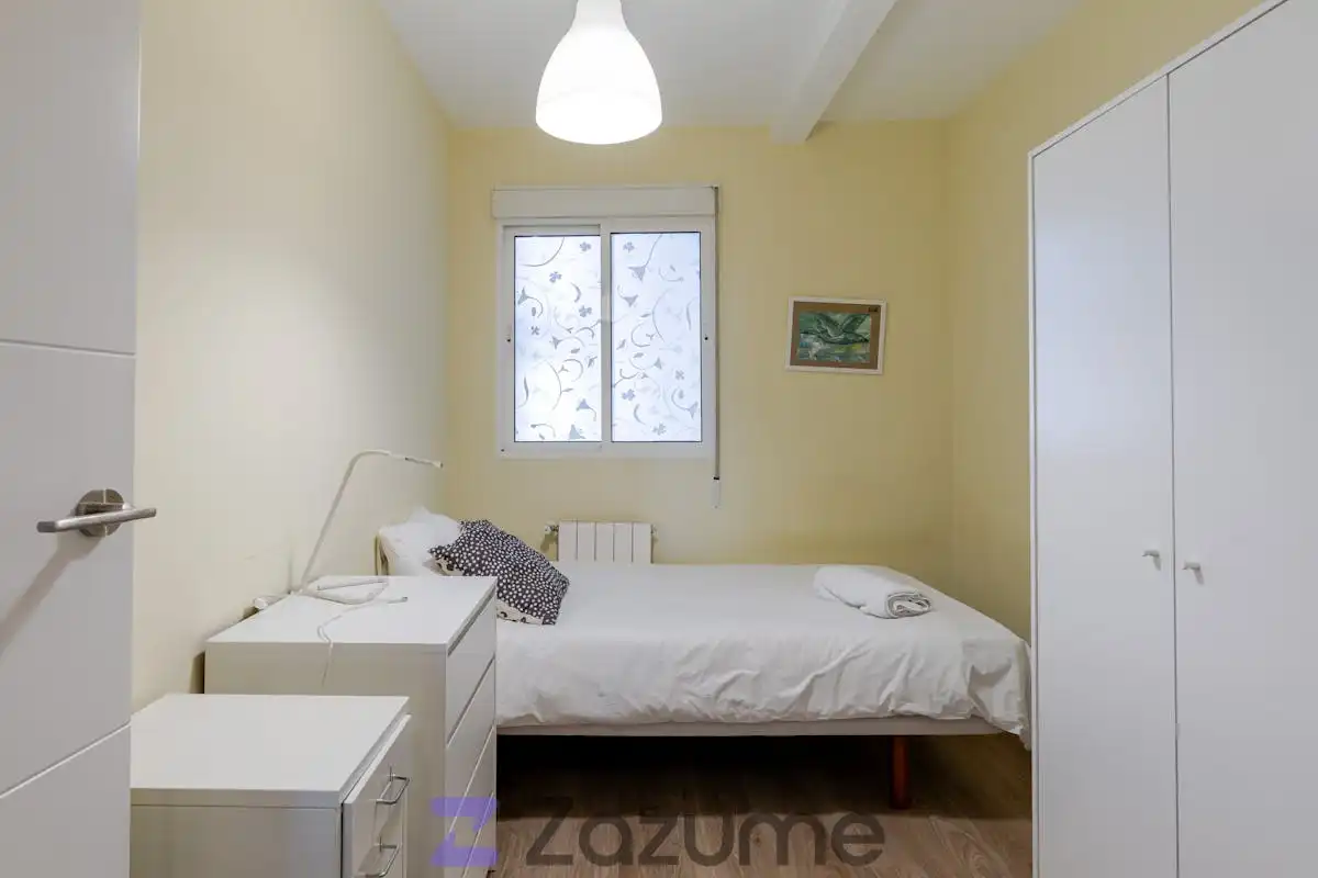 Bedroom of Flat for rent in Madrid  with Air Conditioner, Heating and Furnished