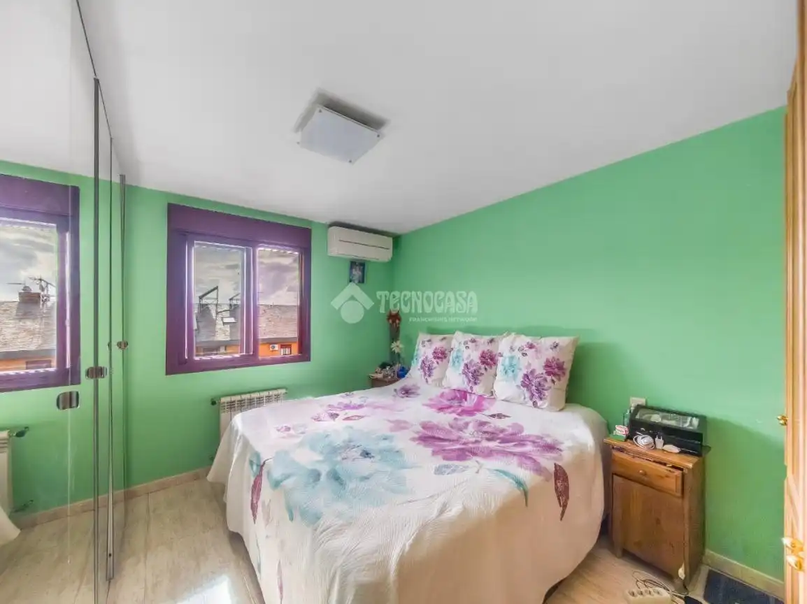 Dormitori de Casa adosada en venda en Rivas-Vaciamadrid amb Aire condicionat, Calefacció i Jardí privat