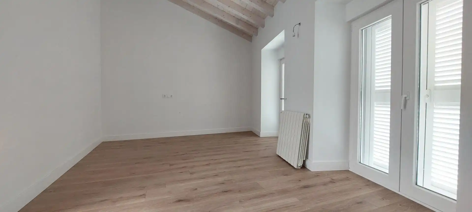 Sala d'estar de Casa adosada en venda en Udías amb Calefacció