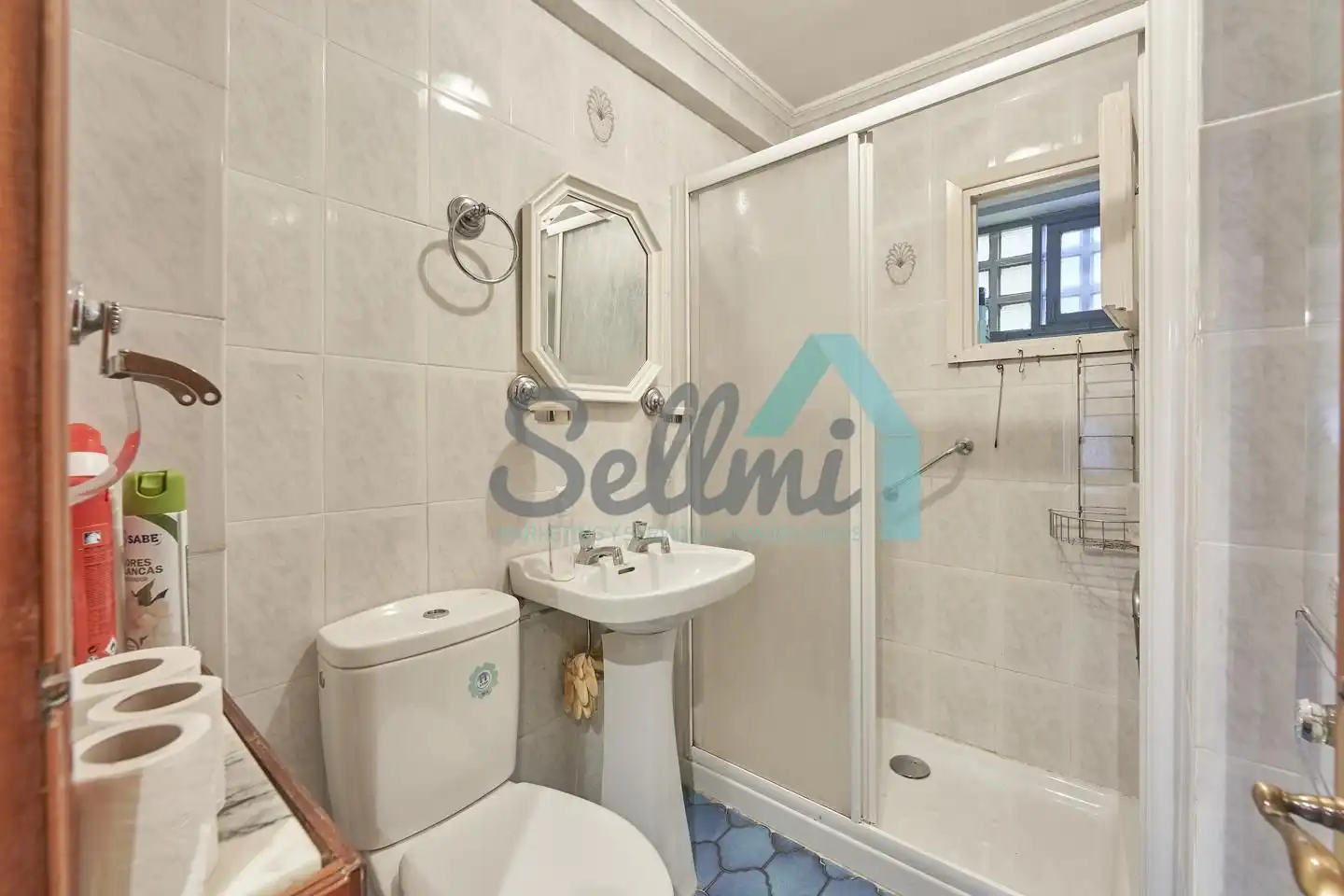 Badezimmer von Wohnung zum Verkauf in Aller mit Parkett, Abstellraum und Möbliert