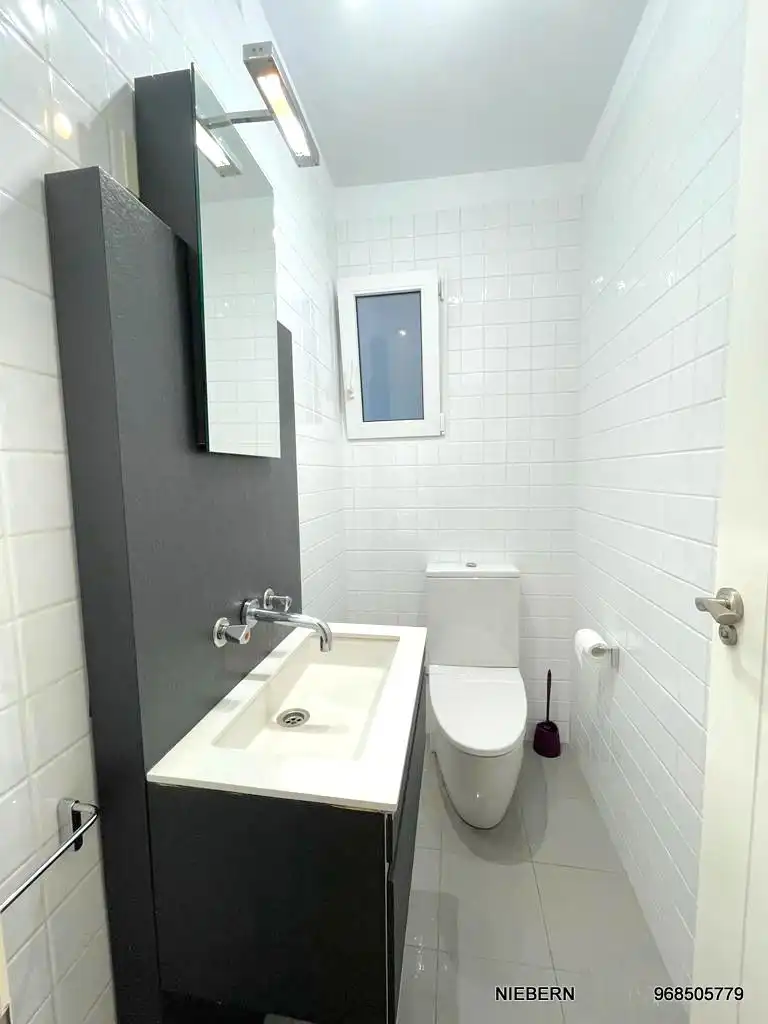 Baño de Piso de alquiler en Cartagena con Aire acondicionado, Parquet y Amueblado