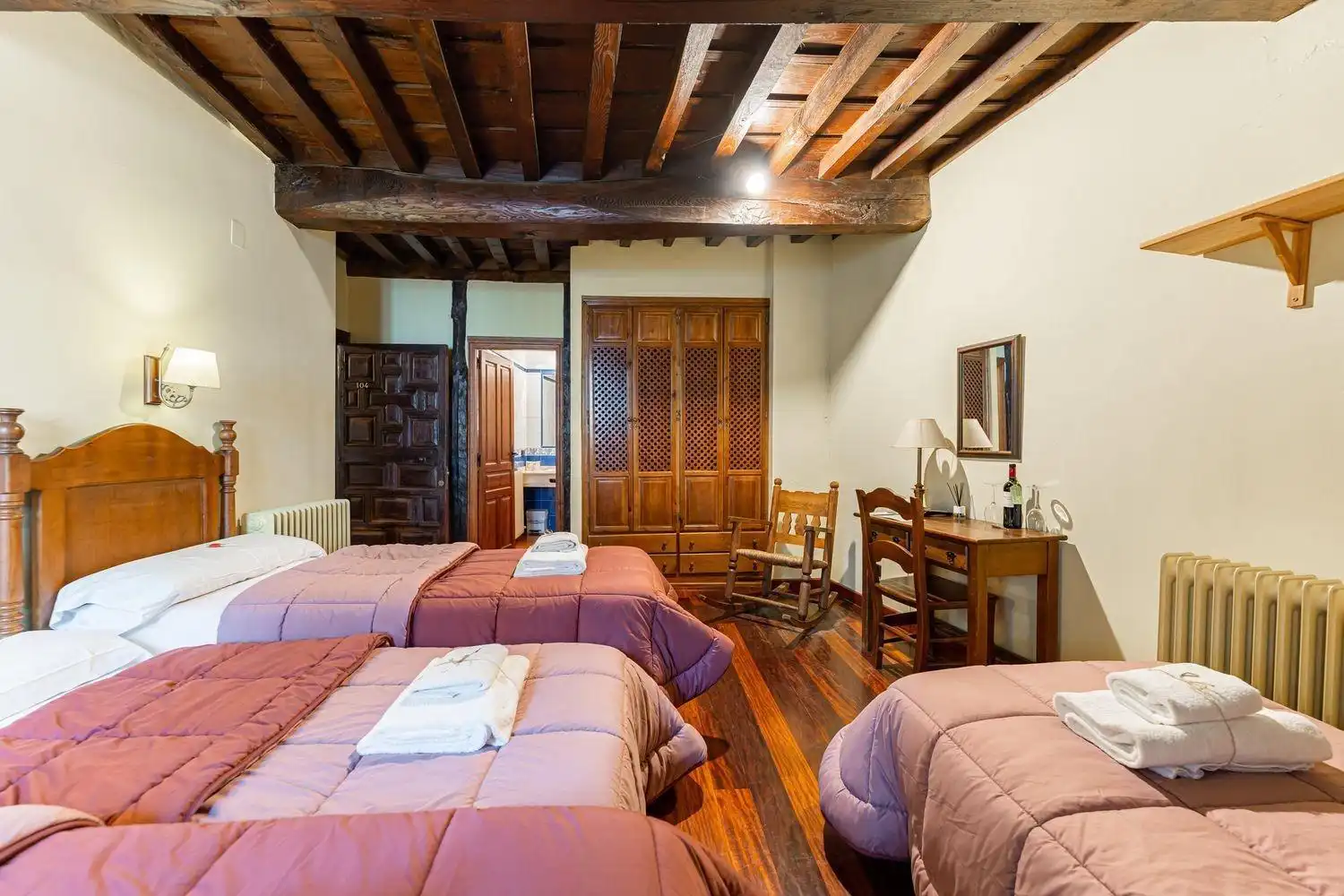 Dormitori de Finca rústica en venda en Candelario amb Calefacció, Jardí privat i Terrassa