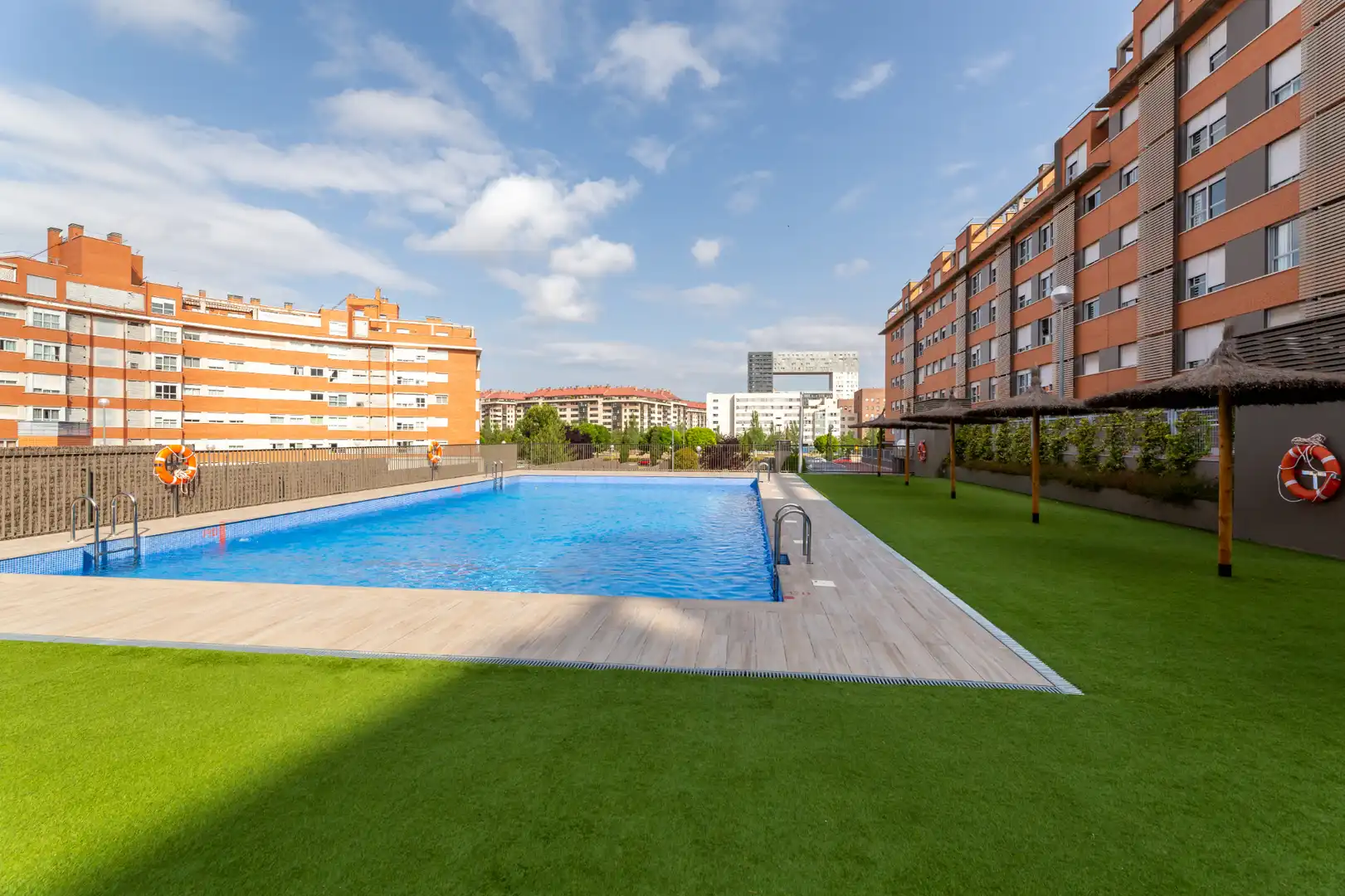 Swimming pool of Apartments for rent in Madrid  with Air Conditioner, Heating and Parquet flooring