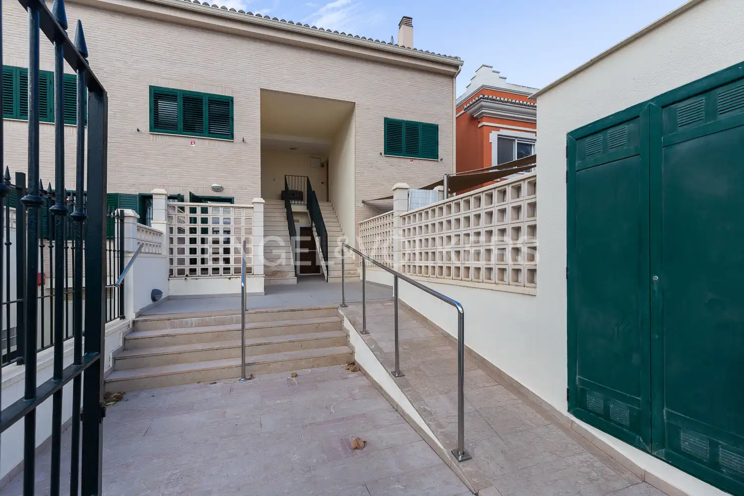 Vista exterior de Casa adosada en venta en Valencia con Aire acondicionado, Calefacción y Jardín privado