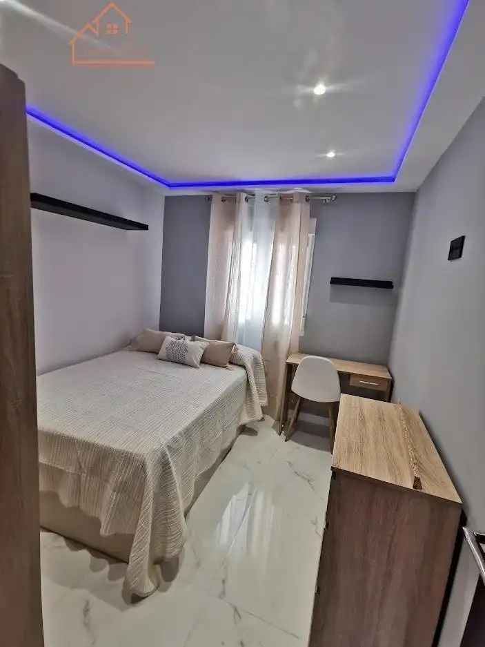 Schlafzimmer von Wohnung zur Miete in Madrid mit Klimaanlage, Heizung und Möbliert