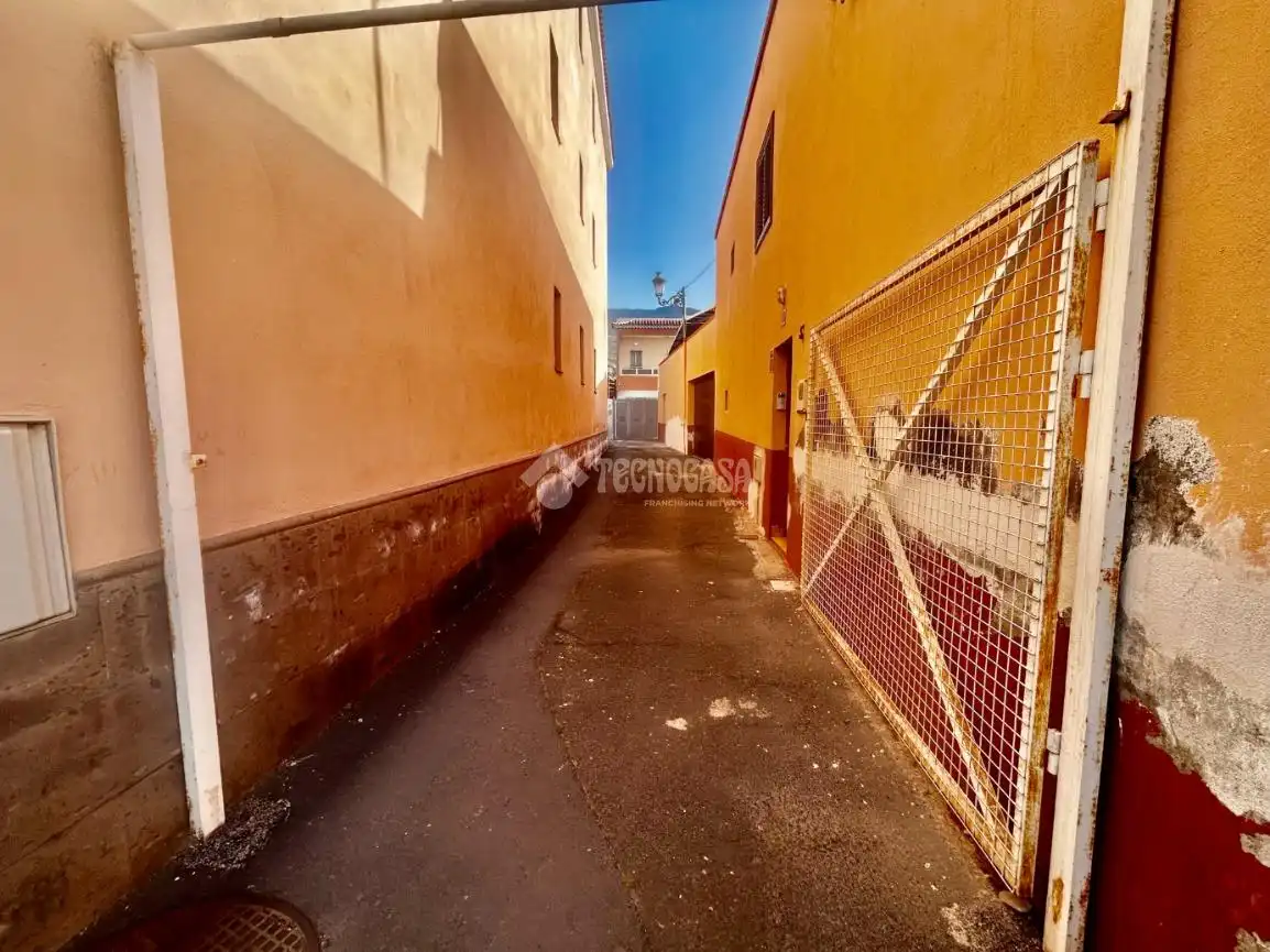 Außenansicht von Garage zum Verkauf in Arafo