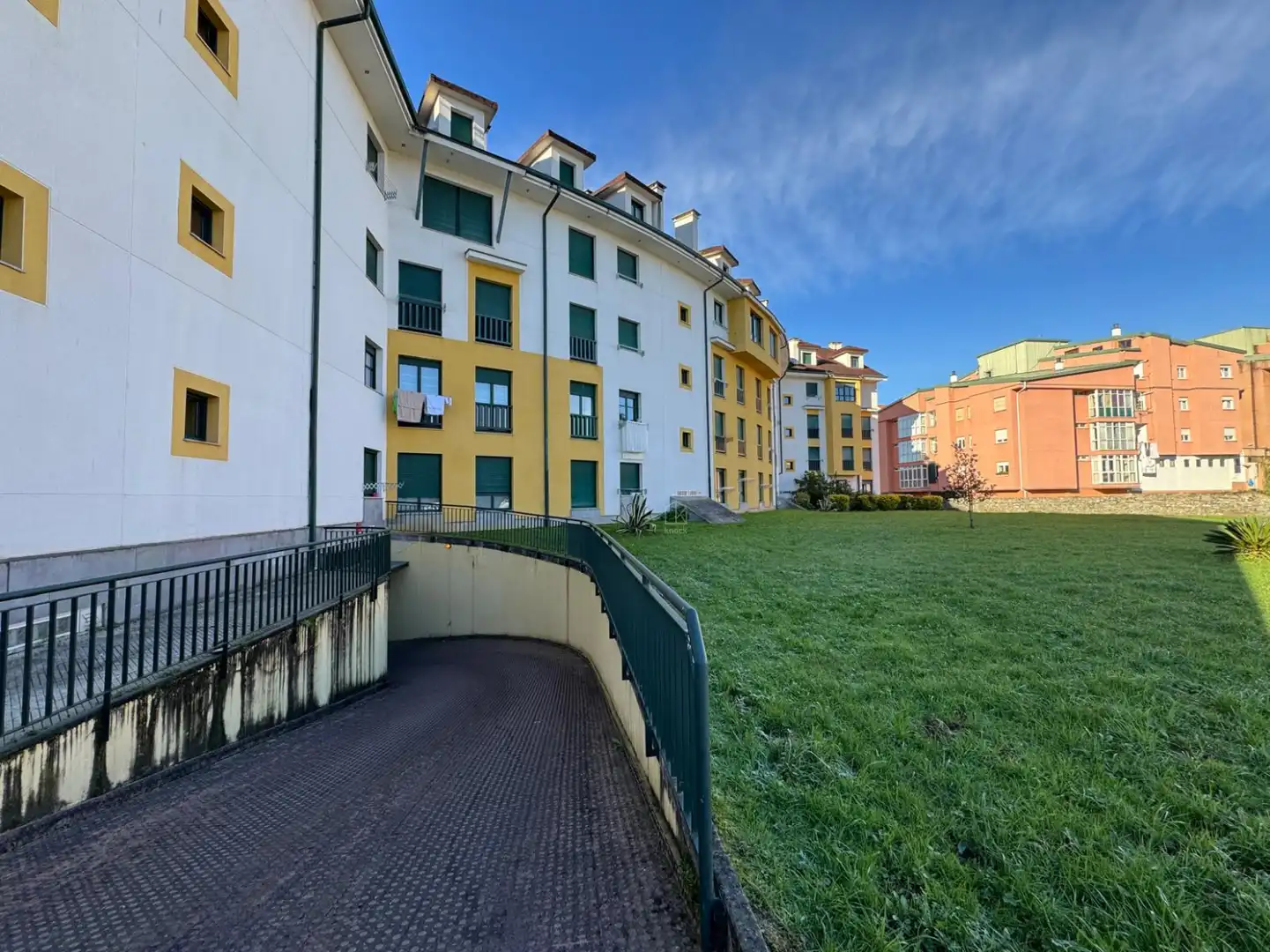 Vista exterior de Piso en venta en Parres con Calefacción, Jardín privado y Trastero